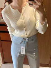 Load image into Gallery viewer, Casual Button V Top