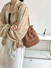 將圖片載入圖庫檢視器 Crinkle Bucket Bag