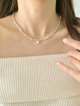 Load image into Gallery viewer, Smiley Pearl Necklace