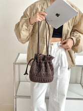 將圖片載入圖庫檢視器 Crinkle Bucket Bag