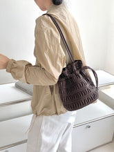 將圖片載入圖庫檢視器 Crinkle Bucket Bag