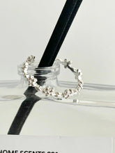 Load image into Gallery viewer, Mini Flower Ring