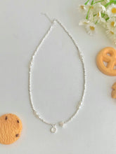 Load image into Gallery viewer, Smiley Pearl Necklace