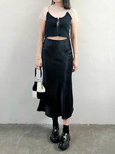 將圖片載入圖庫檢視器 Satin Midi Skirt