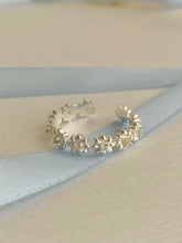 Load image into Gallery viewer, Daisy Ring