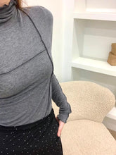 Load image into Gallery viewer, Cross Lines Ruffle Top