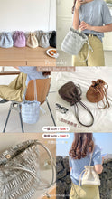 將圖片載入圖庫檢視器 Crinkle Bucket Bag