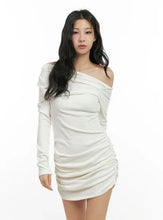 將圖片載入圖庫檢視器 Ruffle Shoulder Dress