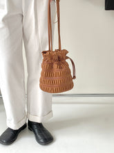 將圖片載入圖庫檢視器 Crinkle Bucket Bag