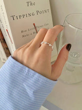 Load image into Gallery viewer, Mini Flower Ring