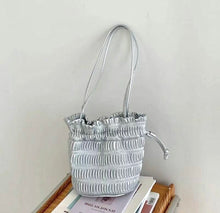 將圖片載入圖庫檢視器 Crinkle Bucket Bag