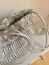 將圖片載入圖庫檢視器 Crinkle Bucket Bag