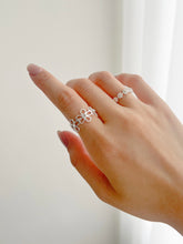 Load image into Gallery viewer, Daisy Ring