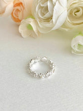 Load image into Gallery viewer, Daisy Ring