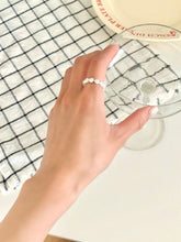 Load image into Gallery viewer, Daisy Ring