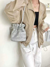 將圖片載入圖庫檢視器 Crinkle Bucket Bag