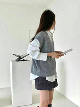 Load image into Gallery viewer, Wool50 Knit Vest