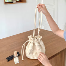 將圖片載入圖庫檢視器 Crinkle Bucket Bag