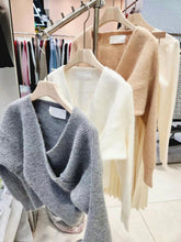 Load image into Gallery viewer, V-neck Cross Knit Top