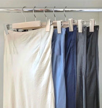 將圖片載入圖庫檢視器 Satin Midi Skirt