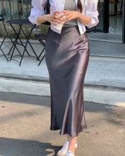 將圖片載入圖庫檢視器 Satin Midi Skirt