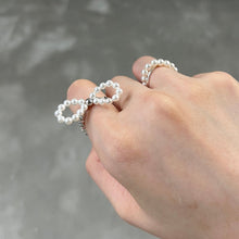Load image into Gallery viewer, Pearl Ribbon Ring