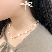 Load image into Gallery viewer, Pearl Ball Wavy Necklace