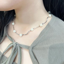 Load image into Gallery viewer, Pearl Ball Wavy Necklace