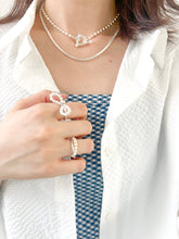 Load image into Gallery viewer, Pearl Ribbon Ring