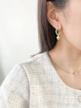 Load image into Gallery viewer, Vintage Pearl Heart Earrings
