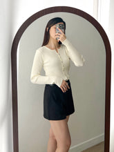 Load image into Gallery viewer, Casual Button V Top