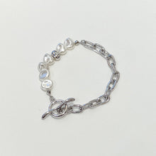 Load image into Gallery viewer, Uneven Pearl Chain Bracelet