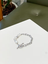 Load image into Gallery viewer, Uneven Pearl Chain Bracelet