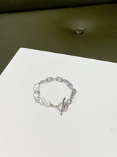 Load image into Gallery viewer, Uneven Pearl Chain Bracelet