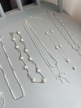 Load image into Gallery viewer, Pearl Ball Wavy Necklace
