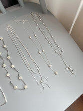 Load image into Gallery viewer, Pearl Line Necklace
