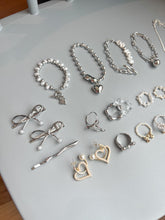 Load image into Gallery viewer, Ball Heart Bracelet