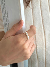 Load image into Gallery viewer, Pearl Cross Ring