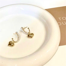 Load image into Gallery viewer, Vintage Pearl Heart Earrings