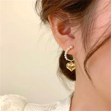 Load image into Gallery viewer, Vintage Pearl Heart Earrings