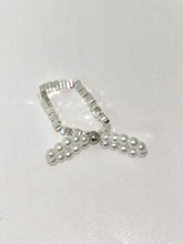 Load image into Gallery viewer, Pearl Ribbon Ring