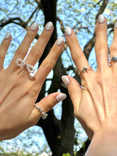 Load image into Gallery viewer, Pearl Ribbon Ring