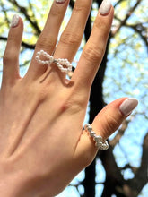 Load image into Gallery viewer, Pearl Ribbon Ring