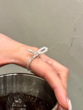 Load image into Gallery viewer, Pearl Ribbon Ring