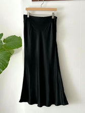 將圖片載入圖庫檢視器 Satin Midi Skirt