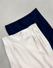 將圖片載入圖庫檢視器 Satin Midi Skirt
