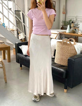 將圖片載入圖庫檢視器 Satin Midi Skirt