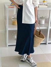 將圖片載入圖庫檢視器 Satin Midi Skirt