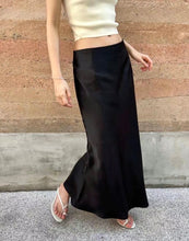 將圖片載入圖庫檢視器 Satin Midi Skirt