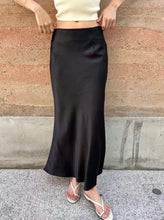 將圖片載入圖庫檢視器 Satin Midi Skirt